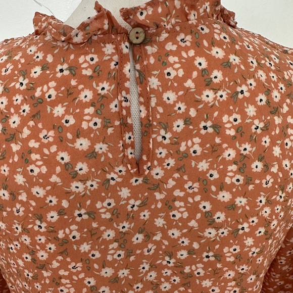 Boutique Dainty Floral Ruffled Long Sleeve Peplum Top NWT - Picture 8 of 8